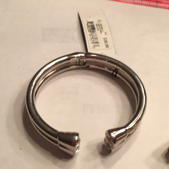 NWT Guess silver tone rhinestones cuff bracelet - Picture 2 of 4